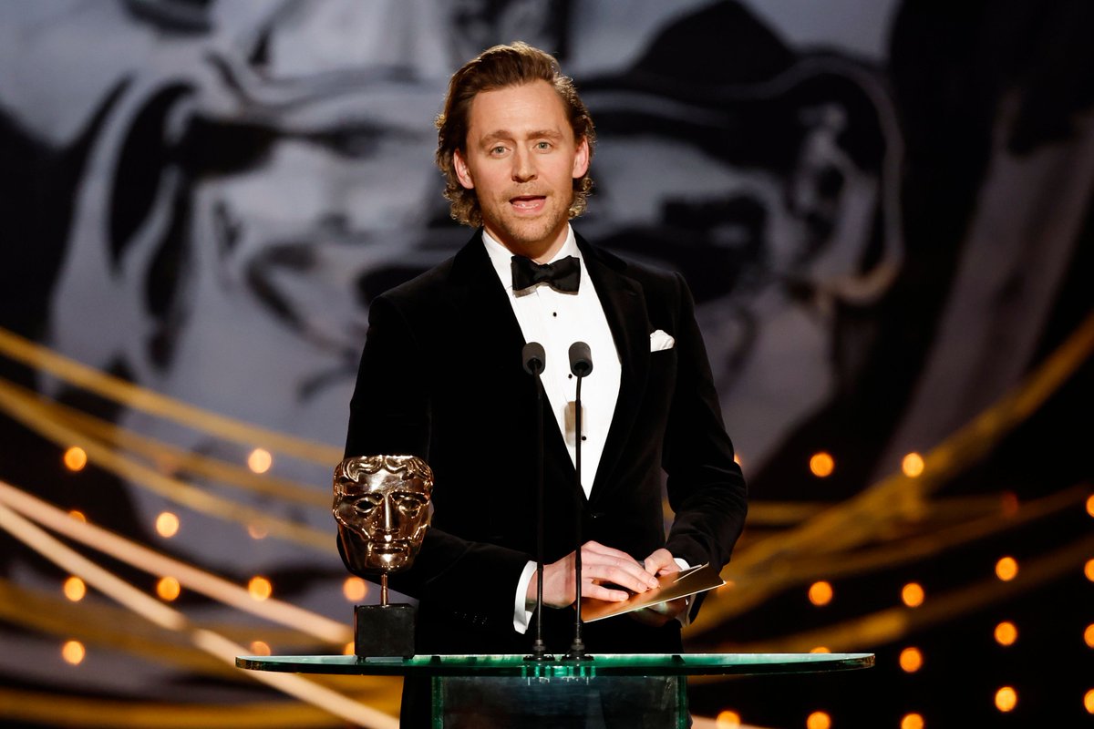 daisy_104's tweet photo. #TomHiddleston
#BAFTA #BAFTAs2022 
#EEBAFTAs 
March 13, 2022 https://t.co/t8x0SlMmAs