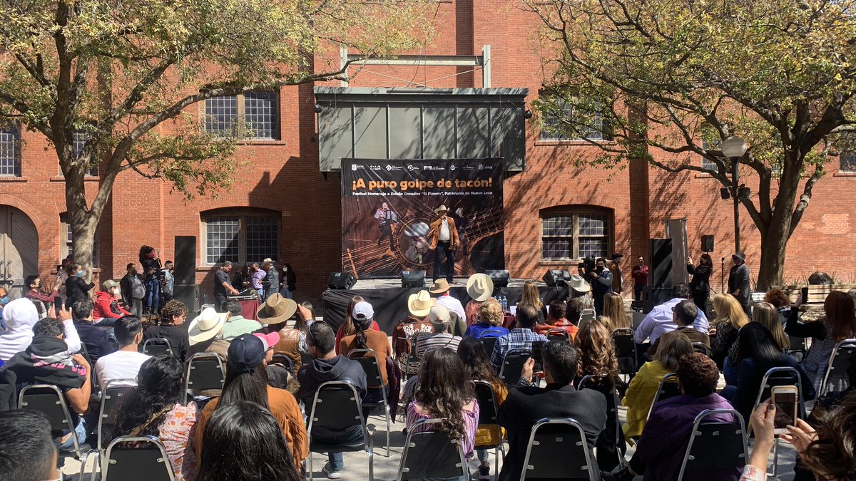 Ya extrañábamos recibir a tanta gente 🤩

Los esperamos en la Explanada del #CentroDeLasArtesNL 😍