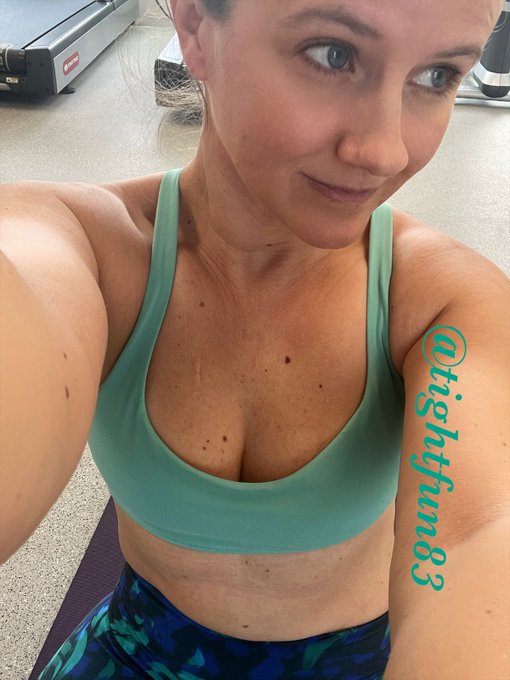 Procrastinating hard core 😬 can think of a few other things would rather be doing 💜 https://t.co/ekC