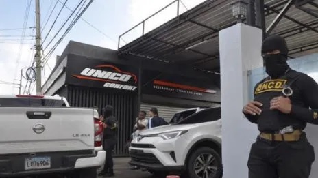 SIN24Horas's tweet photo. MP solicita cese de operaciones de empresas vinculadas a implicados en caso FM. #noticiassin #operacionFM #ministeriopublico

Más detalles en https://t.co/Ovpz0o2vQa y #SINFinDeSeamana a las 07:00PM 

https://t.co/BLpc6SBu3j https://t.co/ikgZxwWBNa