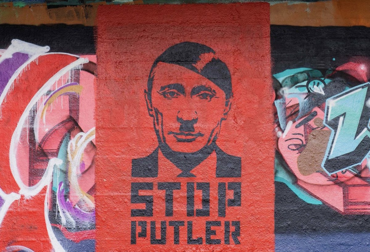 SpedoxAnonymous's tweet photo. See no difference...to be honest.

#Anonymous #Ukraine #UkraineRussianWar #CyberSecurity #fckPutin #Putin #PutinHitler #Ukraina https://t.co/d1LUIKmjIg