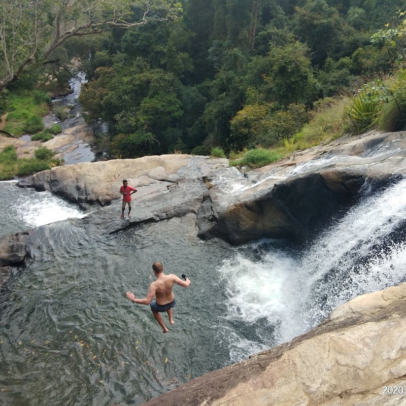 wandurlux's tweet photo. Sri Lanka's second tallest and most impressive waterfall, Diyaluma.Located a little off the beaten track in the Sri Lankan highlands (about an hour from Ella), Diyaluma falls is home to epic views and some of the best natural infinity pools in the world. https://t.co/RPfvWCs1zQ https://t.co/4WXiOB8sUu