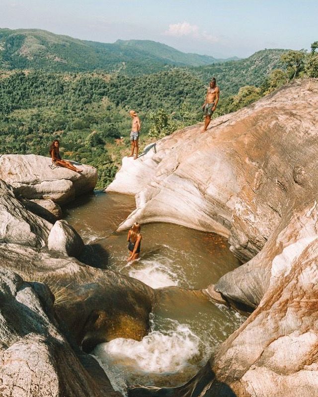 wandurlux's tweet photo. Sri Lanka's second tallest and most impressive waterfall, Diyaluma.Located a little off the beaten track in the Sri Lankan highlands (about an hour from Ella), Diyaluma falls is home to epic views and some of the best natural infinity pools in the world. https://t.co/RPfvWCs1zQ https://t.co/4WXiOB8sUu