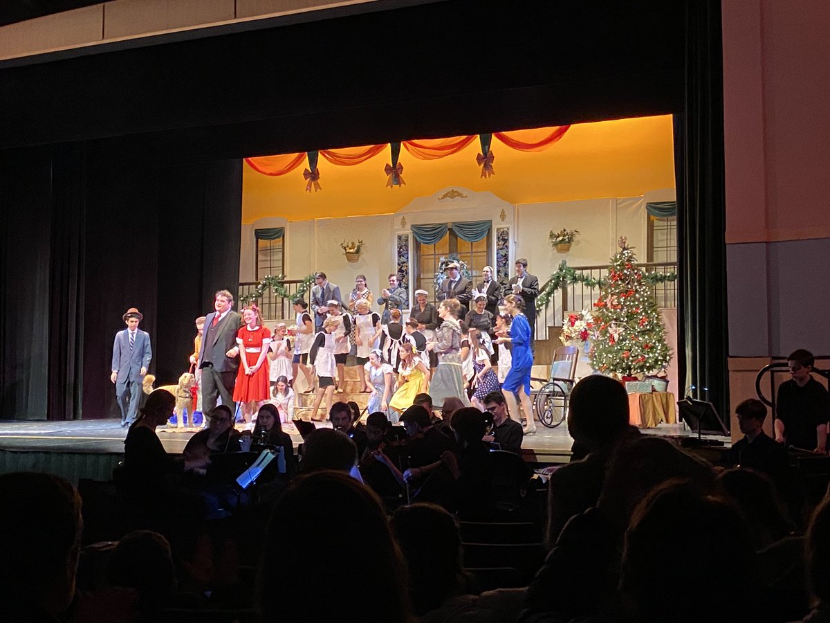 AmandaHGrillo's tweet photo. Congrats to the cast and crew of Annie! #medfieldps https://t.co/gKy7Jaf9VC