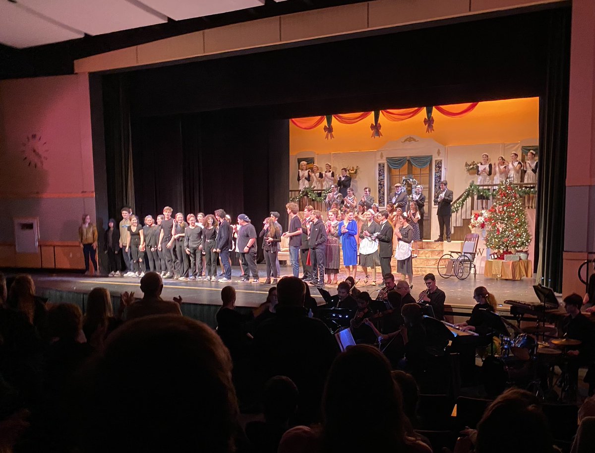 AmandaHGrillo's tweet photo. Congrats to the cast and crew of Annie! #medfieldps https://t.co/gKy7Jaf9VC