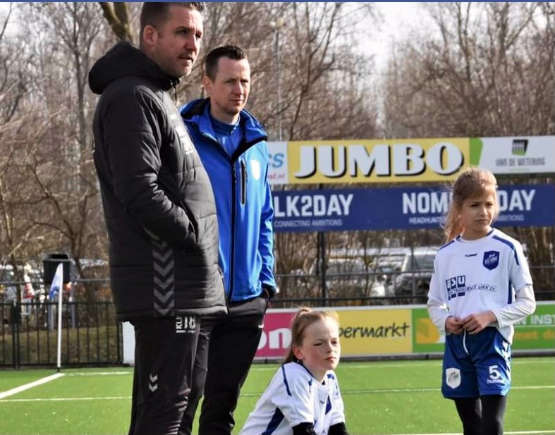 SVURK's tweet photo. Ook geen voetbal voor hoofdtrainer Gert Jan Karsten gisteren. Hij hielp de trainers van MO11 deze week met trainen en gisteren bij de wedstrijd als klap op de vuurpijl een ruime zege op de buren van @flevoboys #norvuren #eenclubbenjesamen https://t.co/2hyLNE0a6M