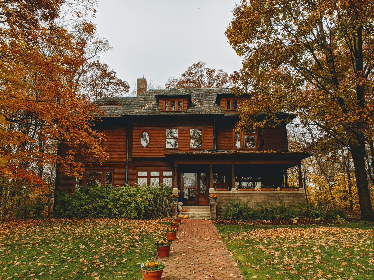 realtorstiles's tweet photo. Would you buy an old house? https://t.co/8pUza3ntcc https://t.co/yUUzBg02m2