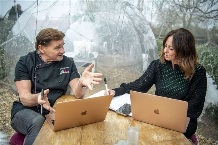 CambridgeIndy's tweet photo. Chef Steven Saunders and @TheWillowTree1 owner Shaina Galvin are leading a campaign from the #hospitality industry to help Ukrainian #refugees find new jobs and homes https://t.co/msHpPb0GCD https://t.co/vpzJiiOdb3