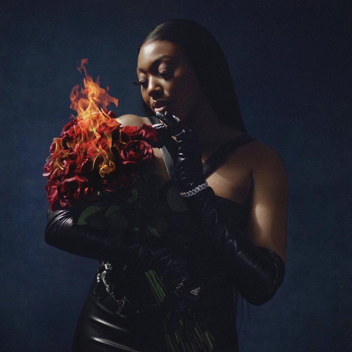 girlsinrap's tweet photo. .@MsBanks looks stunning for new single #TypaWay ๐ค๐ฅ
https://t.co/1k0pYIJFdy https://t.co/HxKsaY9CkJ