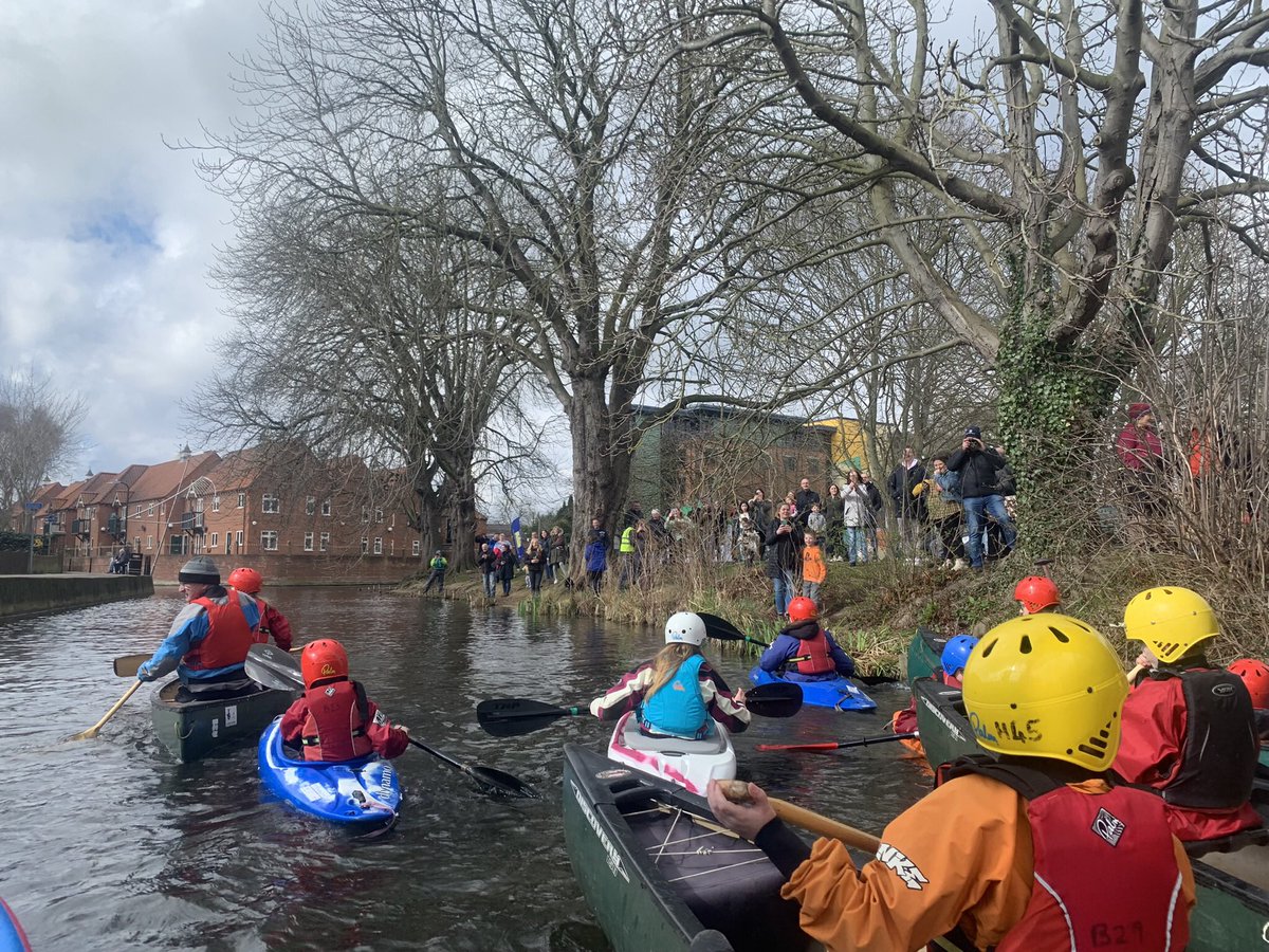 Brilliant come and try event today at the Sleaford #RiverLight festival.

Amazing turn out from the local community on a windy Sunday, with so many people turning up to give kayaks, canoes and SUP’s a go.

@BritishCanoeing <a href="/hubsleaford/">Hub-Sleaford</a>