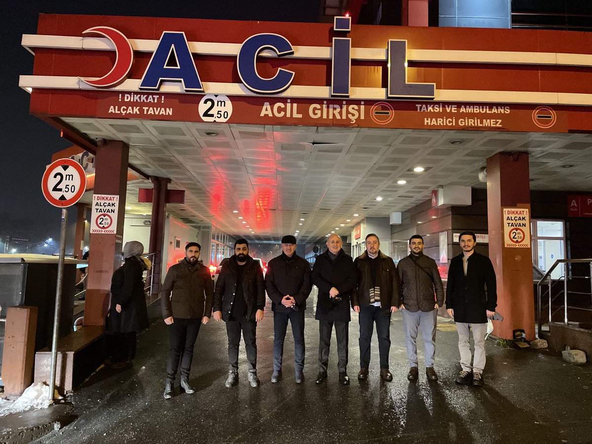 drerhanerol's tweet photo. DEVA İstanbul acil nöbetinde.
 #14MartTıpBayramı nedeniyle bütün ilçelerimizde acilleri ziyaret ediyoruz. 
Yaşadıkları bütün sıkıntılara rağmen görevinin başında olan hekimlerimizin tıp bayramını kutluyor, sağlık camiasının bütün çalışanlarına emekleri için teşekkür ediyoruz. https://t.co/KDkLLAkcup