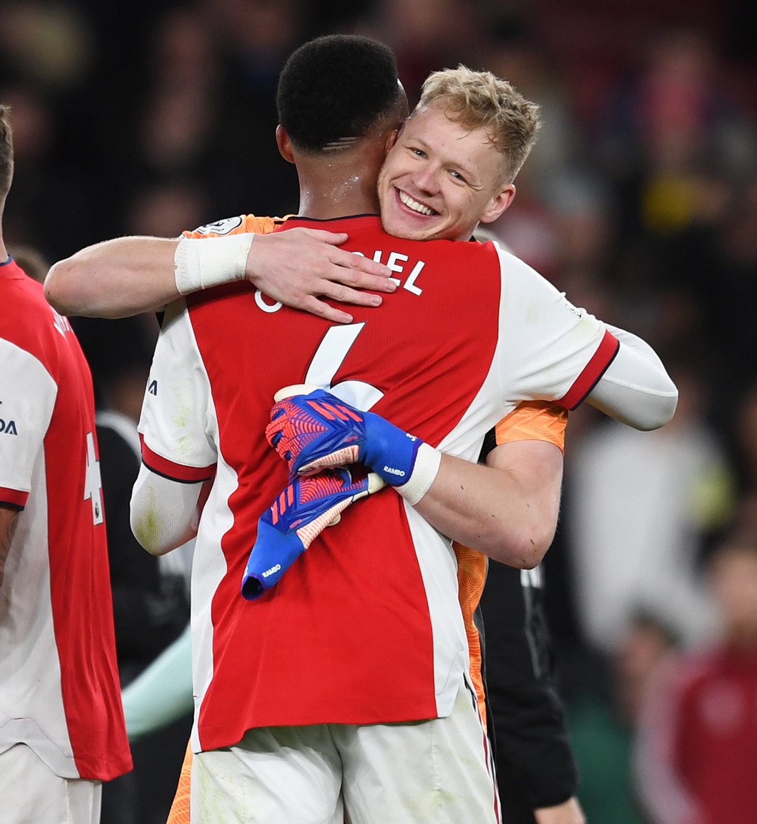 Arsenal's tweet photo. 😍 Goodnight, Gooners https://t.co/iIho0Bm8D5