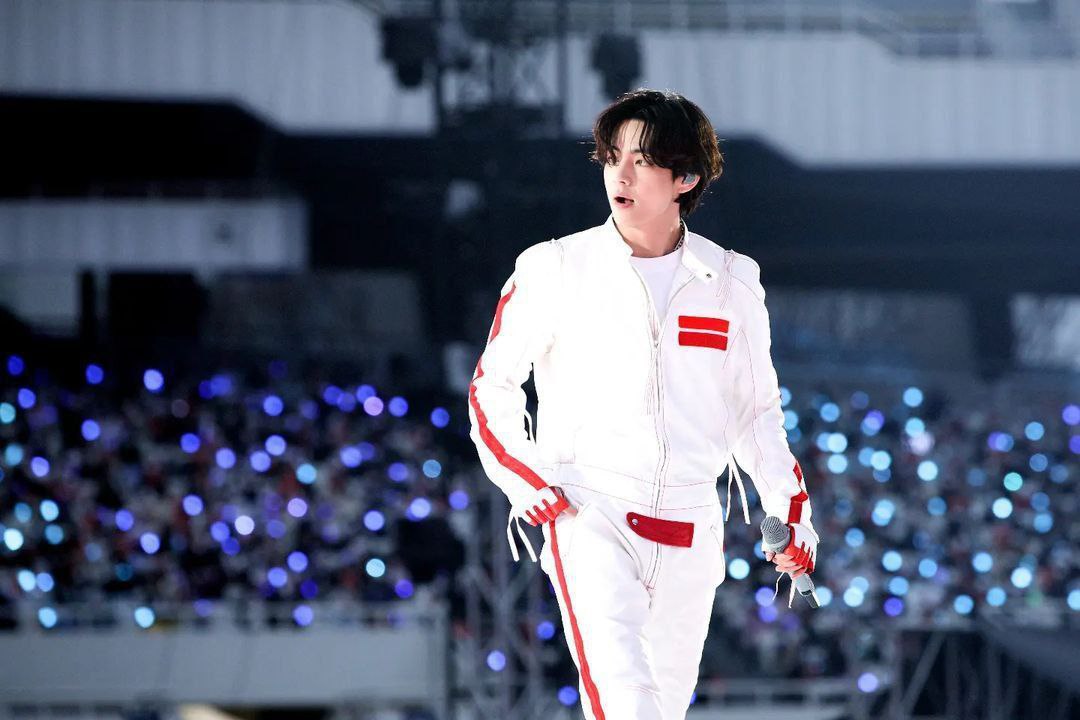 thvlina's tweet photo. DAY - 2 ♡
#kimtaehyung #TAEHYUNG #btsv #PTD_ON_STAGE_SEOUL #PTD_ON_STAGE_SEOUL_day2 https://t.co/A6xBKb1s58