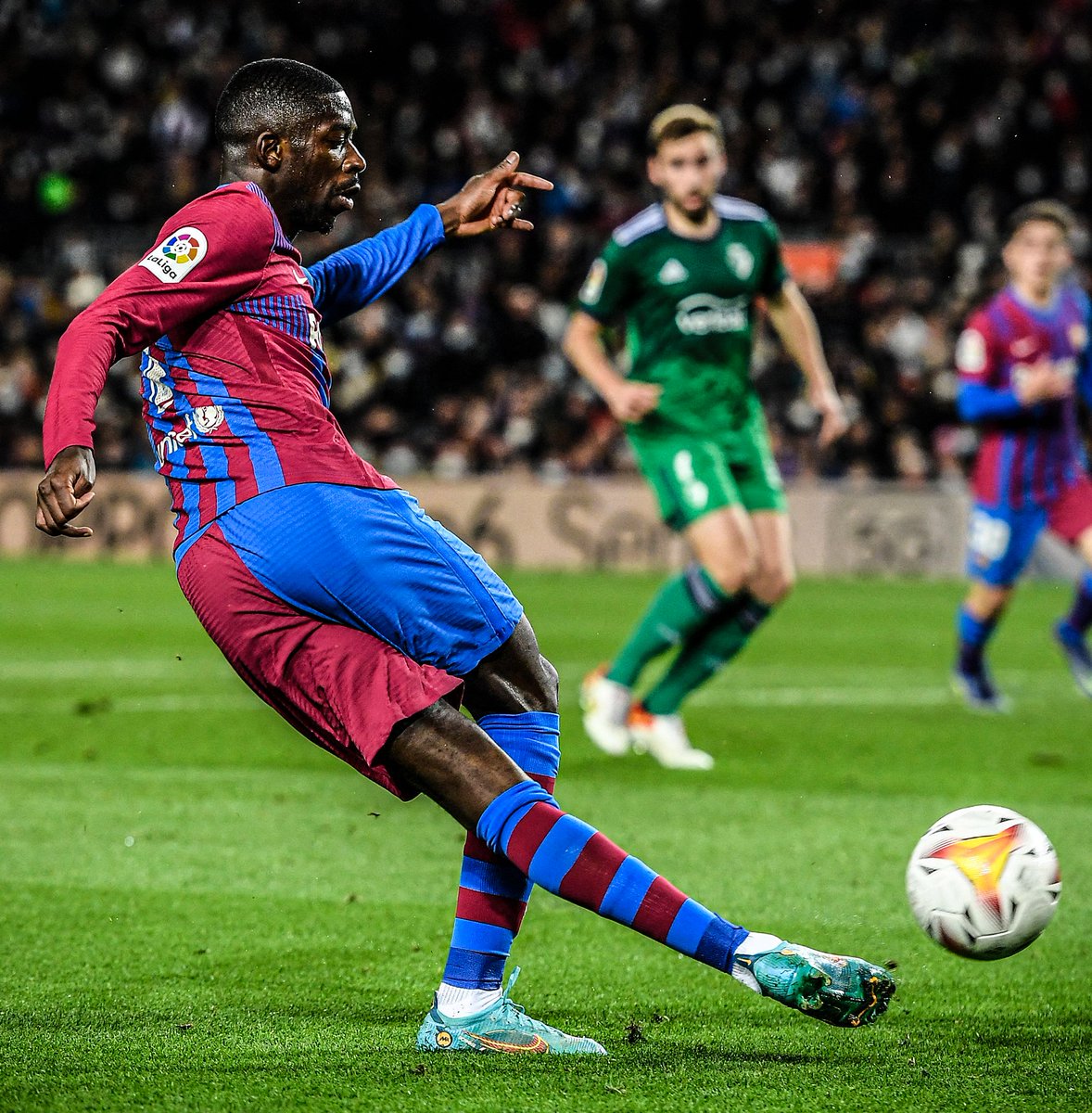 goal's tweet photo. Ousmane Dembele is breathing new life into his Barcelona career 😍 https://t.co/rkwuROcltW
