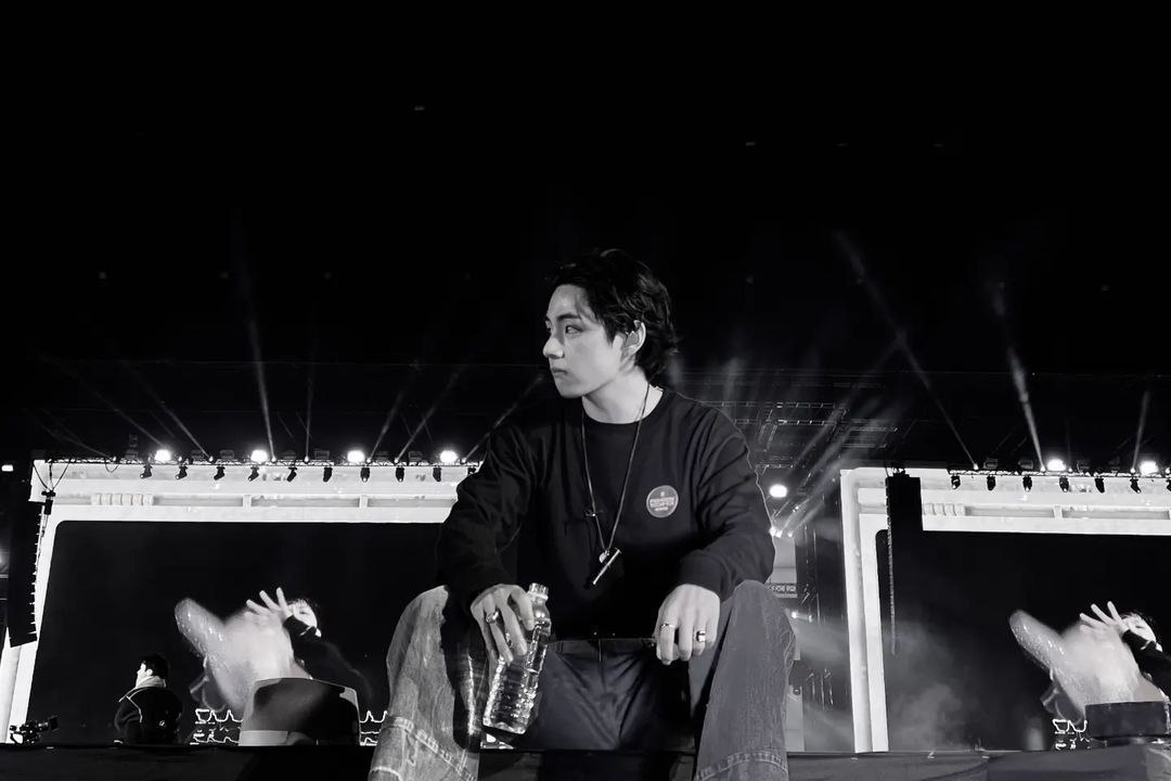 KthLinaV's tweet photo. DAY - 1
#kimtaehyung #TAEHYUNG #btsv #PTD_ON_STAGE_SEOUL #PTD_ON_STAGE_SEOUL_Day1 https://t.co/uZcxnPXXVD