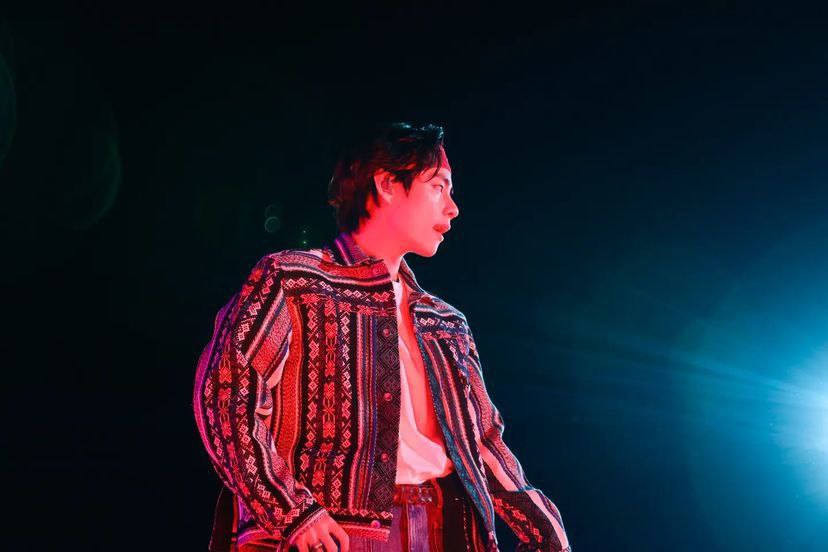 KthLinaV's tweet photo. DAY - 1
#kimtaehyung #TAEHYUNG #btsv #PTD_ON_STAGE_SEOUL #PTD_ON_STAGE_SEOUL_Day1 https://t.co/uZcxnPXXVD