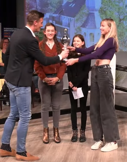 OmroepCastricum's tweet photo. @RalphCastricum is door de leerlingen verkozen tot beste debater van dit Slotdebat van de Gemeente Castricum.
#castricumkiest #GR2022 https://t.co/5McQISZd9o