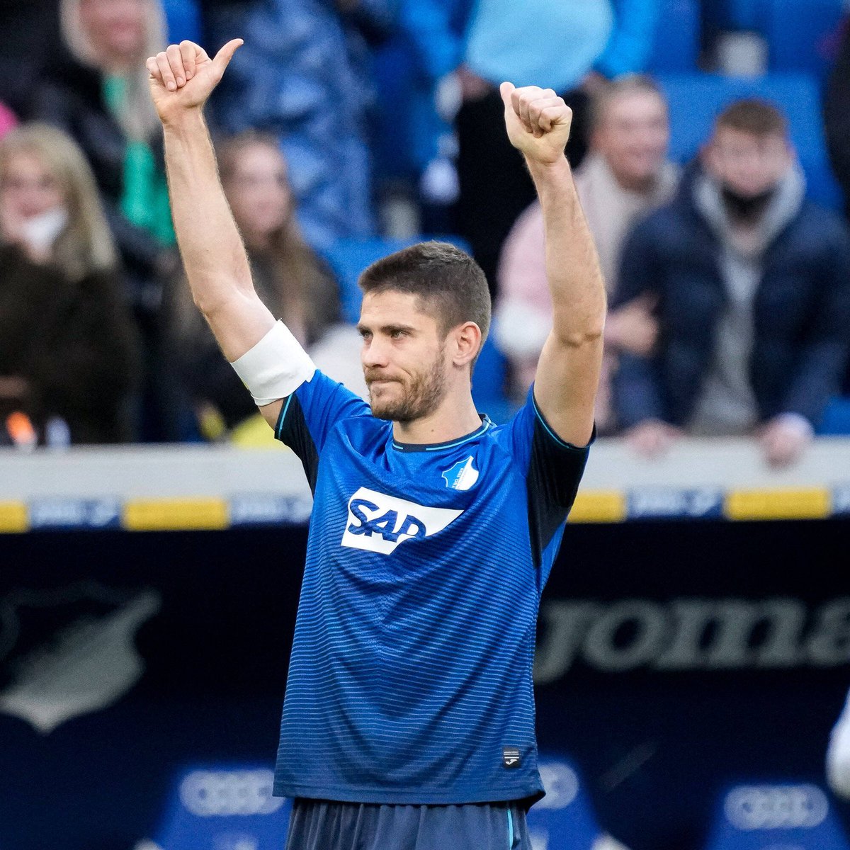 hoffenheim_fr's tweet photo. "Hoffenheim est tout pour moi. Le club m'a tellement donné, j'aime ce club. Je voudrais remercier le staff et les supporters."
#KRAMARIC2025 💙 https://t.co/wUbNVN2jeZ