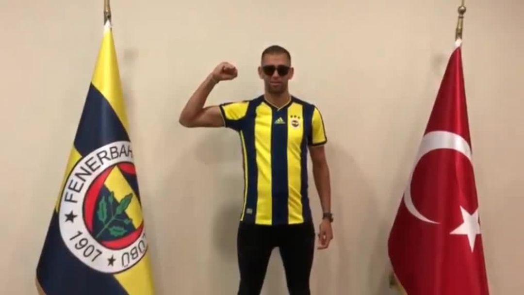 kadirklc42's tweet photo. @fenerway_ Kral 👑 https://t.co/h7JQdelzwK