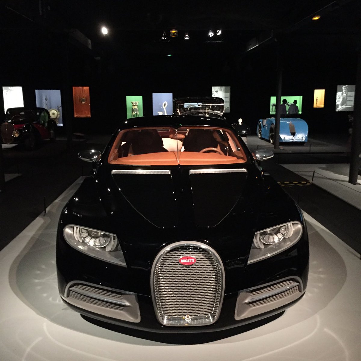 MaitreleDall's tweet photo. Et pour finir ce week-end en #Blackber… une belle face de Galibier #Bugatti https://t.co/nPcnxA8BGm