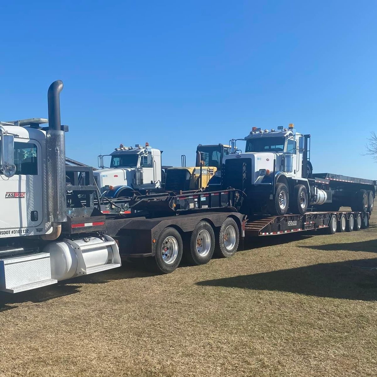 Truckingnation_'s tweet photo. More BIG things happening, our rig moving fleet is headed west!
#odessa #permianbasin #rigmoving #oilfieldservices https://t.co/zeO19ZeLbQ