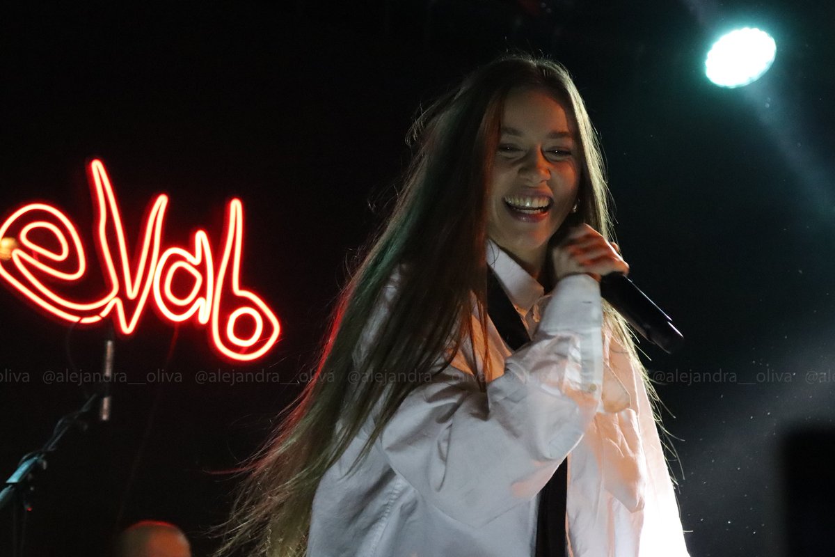 alejandra__or's tweet photo. Eva B ha comenzado hoy su #Gira0 en Madrid con un concierto en el que el público se ha entregado completamente ante la energía de la cantante 🎵📸 https://t.co/9fr7gjUlc7