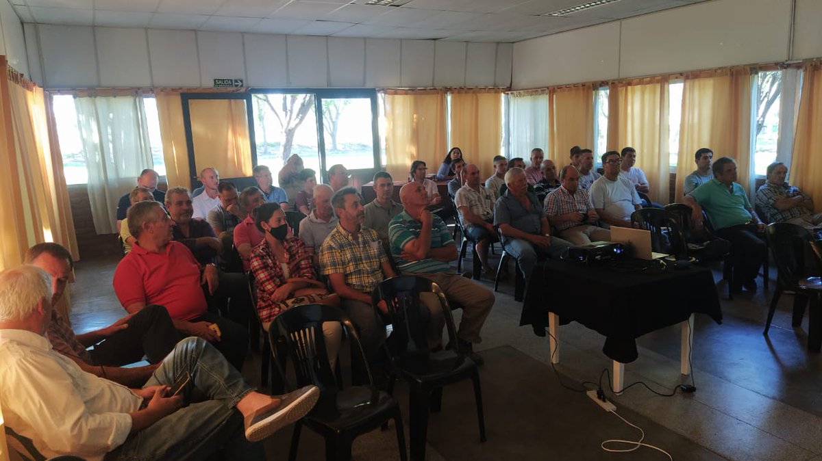 AlvearCamara's tweet photo. ✅ Este sábado se realizó una Charla Técnica Ganadera en el salón Angus del predio ferial, organizada por la Específica de Ganadería en conjunto con la Dirección de Ganadería y el Cluster, con una gran participación de productores locales.

#CharlasTécnicas 
#CámaraDeAlvear https://t.co/84w6bUcZ8y