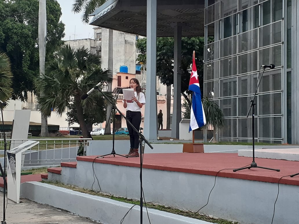 RadioRelojCuba's tweet photo. Desde el Museo de la Revolución, antiguo Palacio Presidencial, en La #Habana, #Cuba, se rinde merecido homenaje a los héroes y mártires de los sucesos del #13DeMarzo de 1957 
🔊 #CubaViveEnSuHistoria
🔊 #TomaDeRadioReloj
🔊 #FEUCuba 
🔊 #13deMarzo https://t.co/sF5qwxJH2H