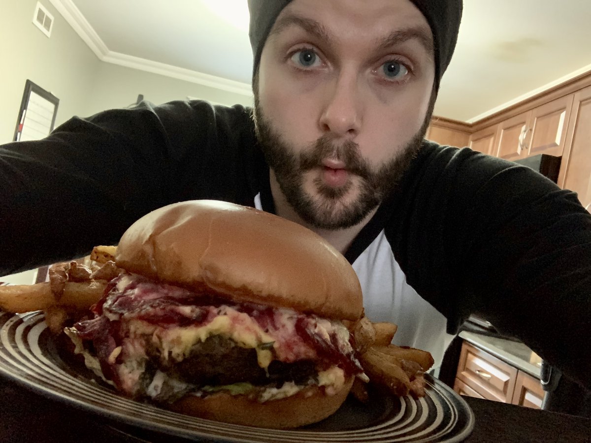RobertShawn13's tweet photo. #DTBurgerBattle2022

Burger #13 - @SJFX_709 “Surf and Turf Burger” 

@DowntownStJohns 
#LoveDowntownStJohns
@OfficialOZFM https://t.co/aWP7osrPj5