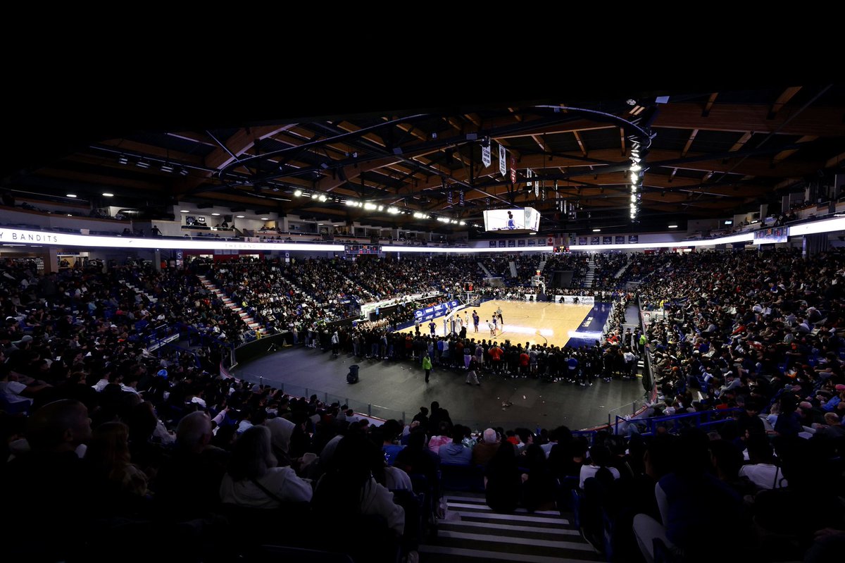 I don’t know how to accurately describe yesterday at <a href="/LangleyEvents/">Langley Events Centre</a> but all I can say is that in my 4 years working there and 13 years it has been open, that was the loudest and craziest atmosphere #ballisback #roadtolec 📷 <a href="/garrettjames22/">Garrett James</a>