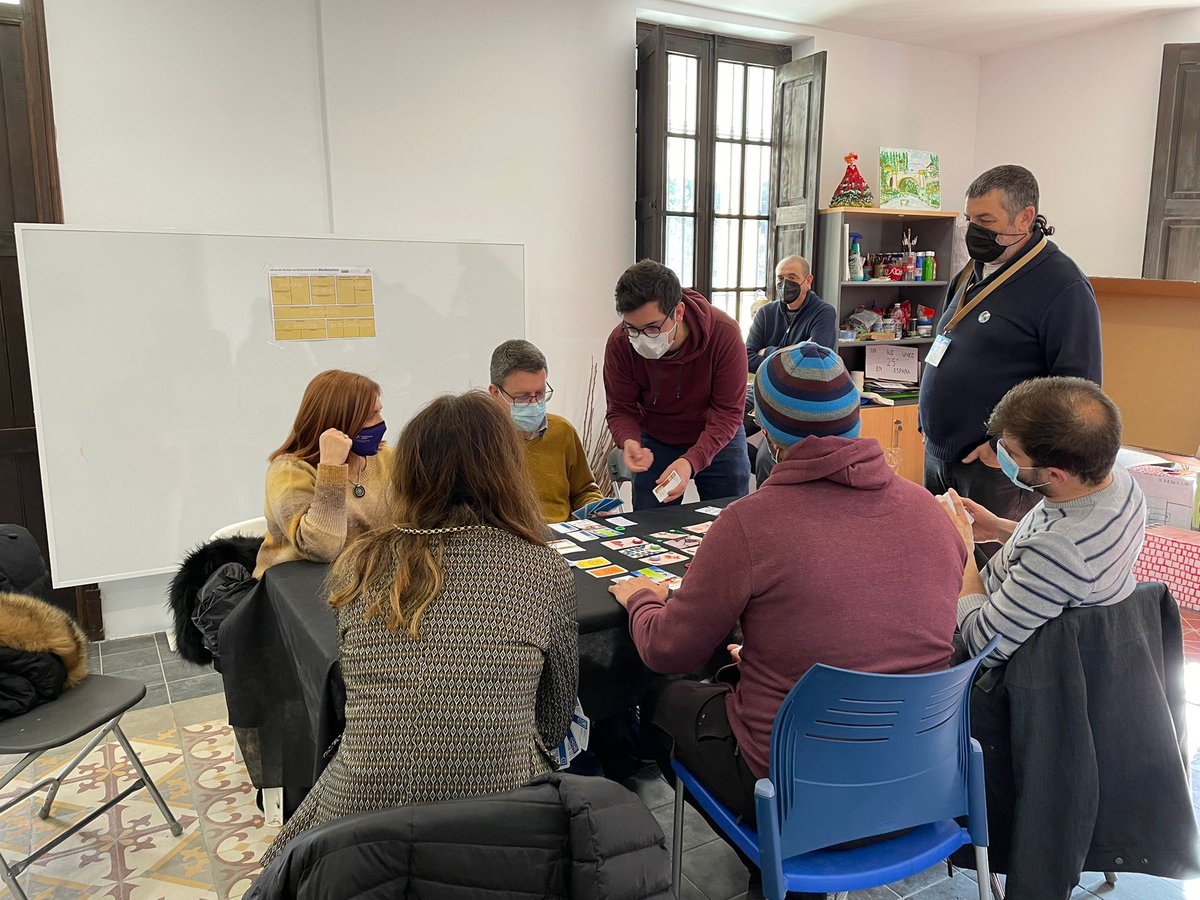 ESTCE_UJI's tweet photo. Avui col·laborant amb #HackathonRural a #Montanejos organitzat per https://t.co/FlHBsF0ITh, un plaer gaudir del talent jove i les seues innovadores propostes per al món rural. Egressats, estudiants i futurs estudiants @UJIuniversitat. Gràcies i enhorabona!! https://t.co/EmKoMvRRMY