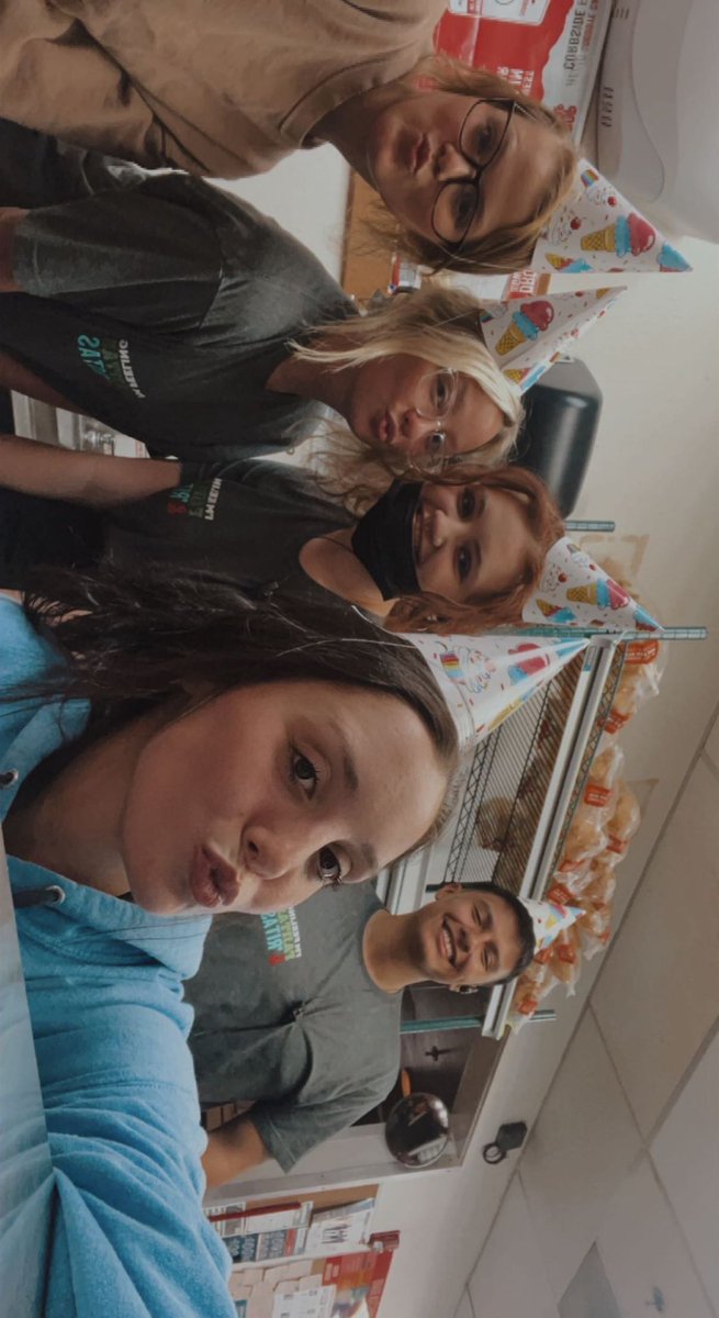 DBell2017's tweet photo. Celebrating Chilis Birthday Today. Lots of smiling faces playing restaurant at Chilis Dalton. #ChilisLove #senseofbelonging. @dylansamuel9310 @rhyman101 https://t.co/UpXRgRd9mv