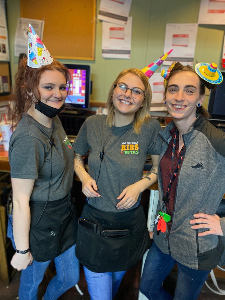 DBell2017's tweet photo. Celebrating Chilis Birthday Today. Lots of smiling faces playing restaurant at Chilis Dalton. #ChilisLove #senseofbelonging. @dylansamuel9310 @rhyman101 https://t.co/UpXRgRd9mv