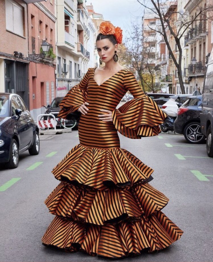 AlbertoArcosWeb's tweet photo. Ole!!
Me chifla este editorial de @W_Magazin con #PenelopeCruz vistiendo de #Balenciaga y de #VictoriaCollection para hacer publi de la peli de #Almodovar
Es 🔝 https://t.co/bmmkOPNc2Z