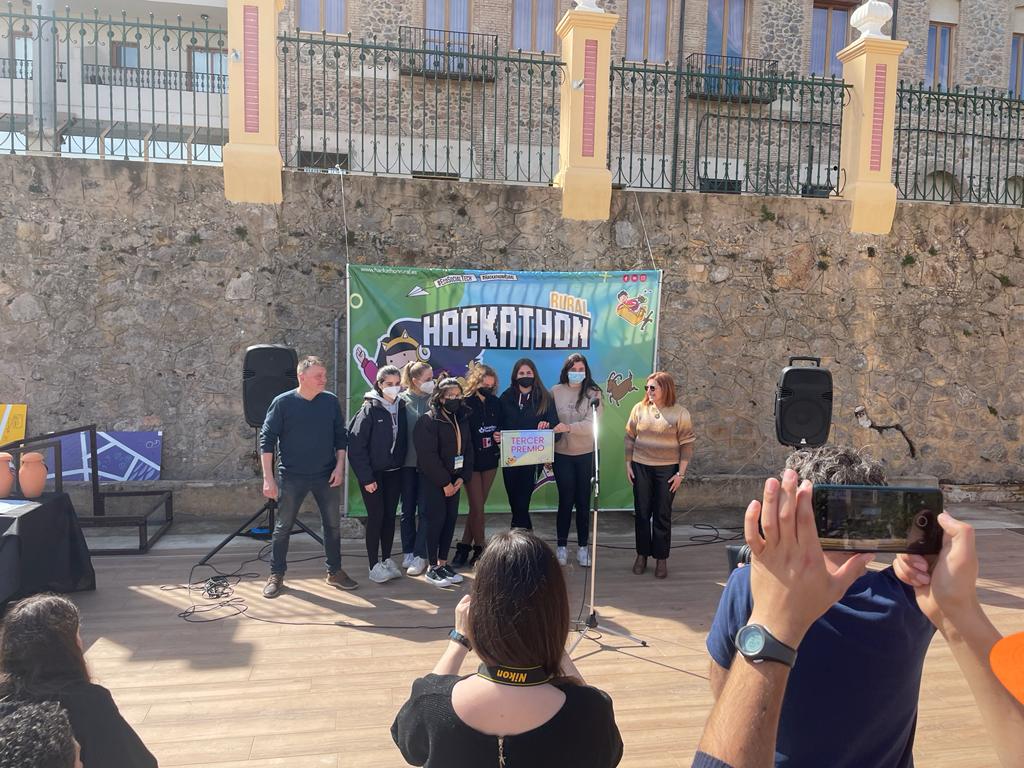 ESTCE_UJI's tweet photo. Avui col·laborant amb #HackathonRural a #Montanejos organitzat per https://t.co/FlHBsF0ITh, un plaer gaudir del talent jove i les seues innovadores propostes per al món rural. Egressats, estudiants i futurs estudiants @UJIuniversitat. Gràcies i enhorabona!! https://t.co/EmKoMvRRMY