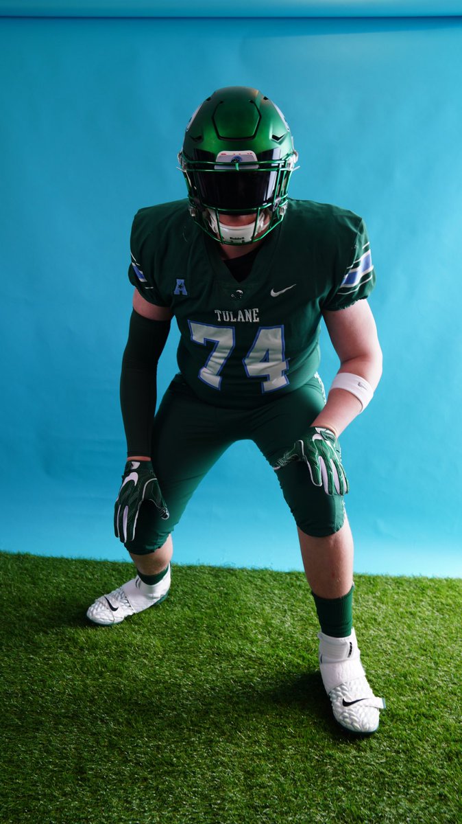 TrentVanBoening's tweet photo. Had a fantastic visit to @GreenWaveFB yesterday. Terrific program with wonderful people and culture. Thank you for the immense hospitality! @wesley_fritz @coach_rb3 @CoachWEFritz @Emannaghavi @CoachMcMenamin @CoachSaboFIST @FISTFootball https://t.co/bVRMLQRSuc