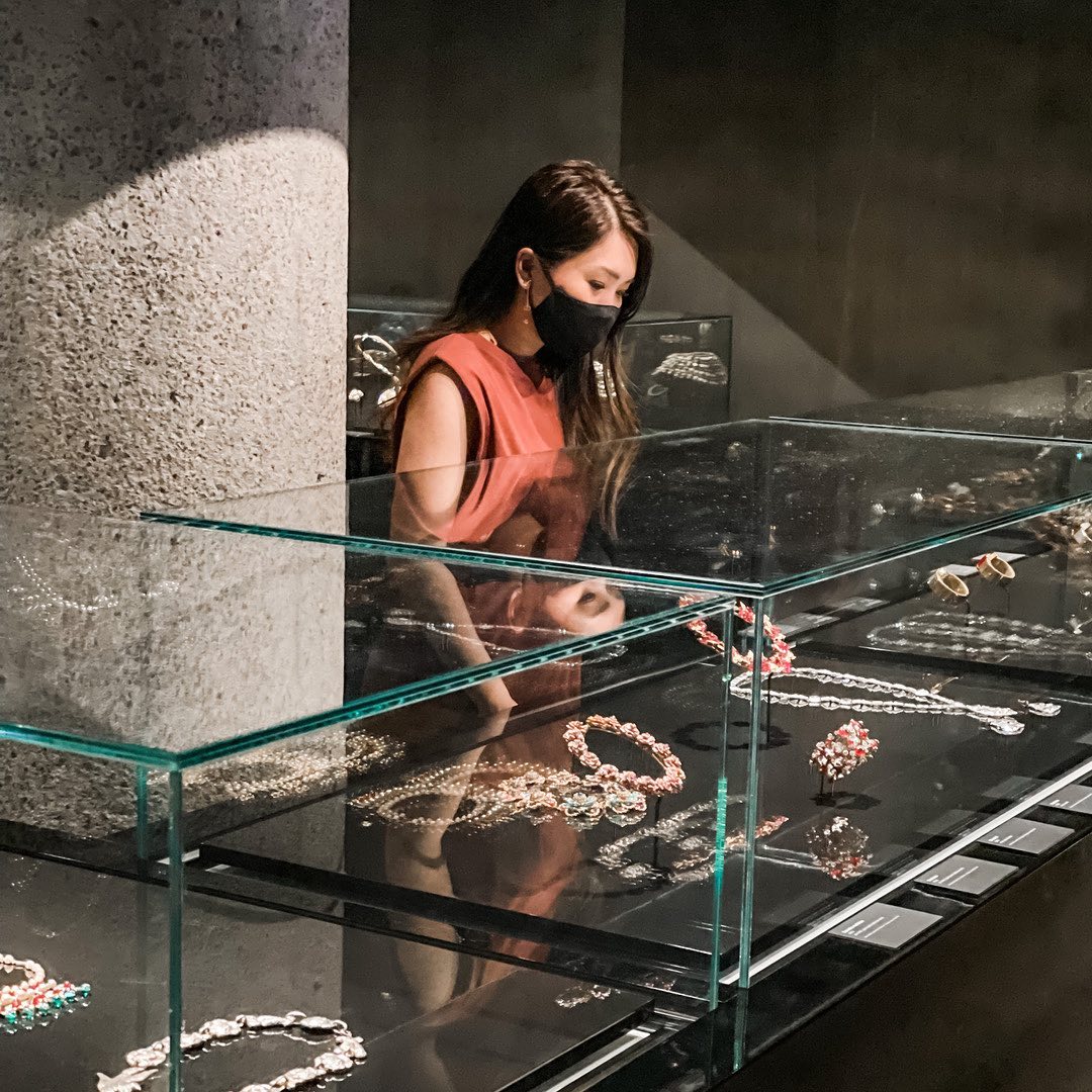 NGVMelbourne's tweet photo. 👏 Here's to our visitors who have smiled for, snapped and shared photos of GABRIELLE CHANEL. FASHION MANIFESTO. Thanks for the ‘grams!
Haven’t made it to this Melbourne exclusive exhibition yet? Book your ticket now: https://t.co/edZTAGP7ud
#NGVCHANEL #CHANEL https://t.co/lMklALnqlP