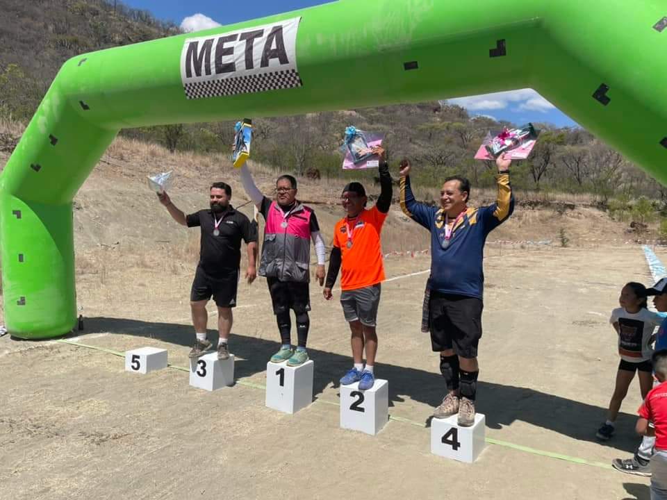 INE_Oaxaca's tweet photo. 🏁🏅¡¡Llegaron a la meta!!🏅🏁 Agradecemos la participación de todas y todos los participantes en la 🚴‍♂️"Rodada por la Participación Ciudadana"🚴‍♀️.
Gracias a ustedes el #INEOaxaca sigue fortaleciendo el empoderamiento ciudadano, a través del ejercicio de la democracia y el #voto. https://t.co/7BQJYlAusU