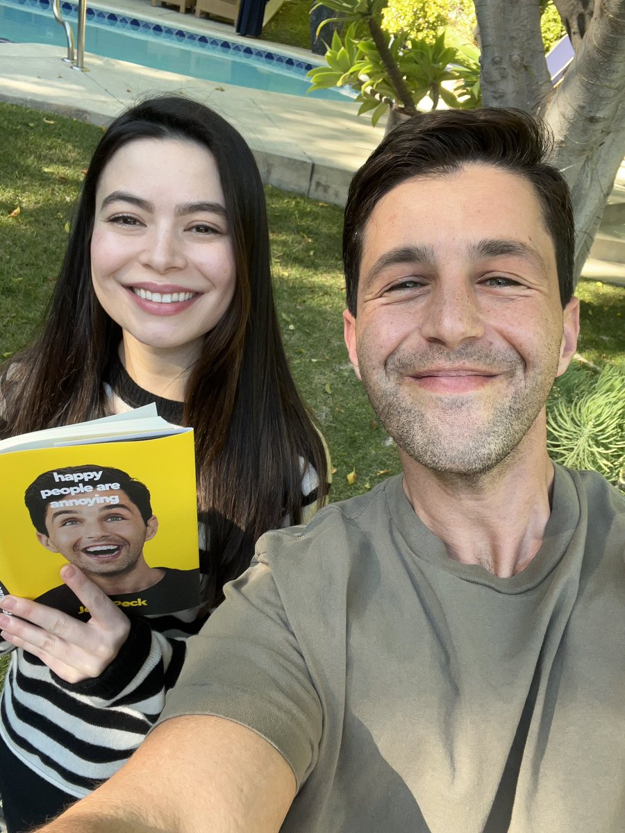 ItsJoshPeck's tweet image. Sis LOVES my new book. Still waiting for her to call me a boob but……

Book drops March 15th!
 amazon.com/dp/0063073617/…