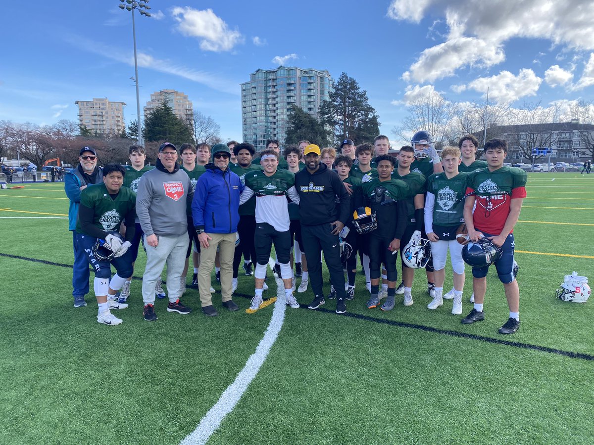 chatfootball's tweet photo. That’s it for #teamgreen. Player of the team #CFC100 @NikShewchuk. Thanks to all the coaches who came out 😃👍🏼 #FPCBC https://t.co/S78Muk3YSM