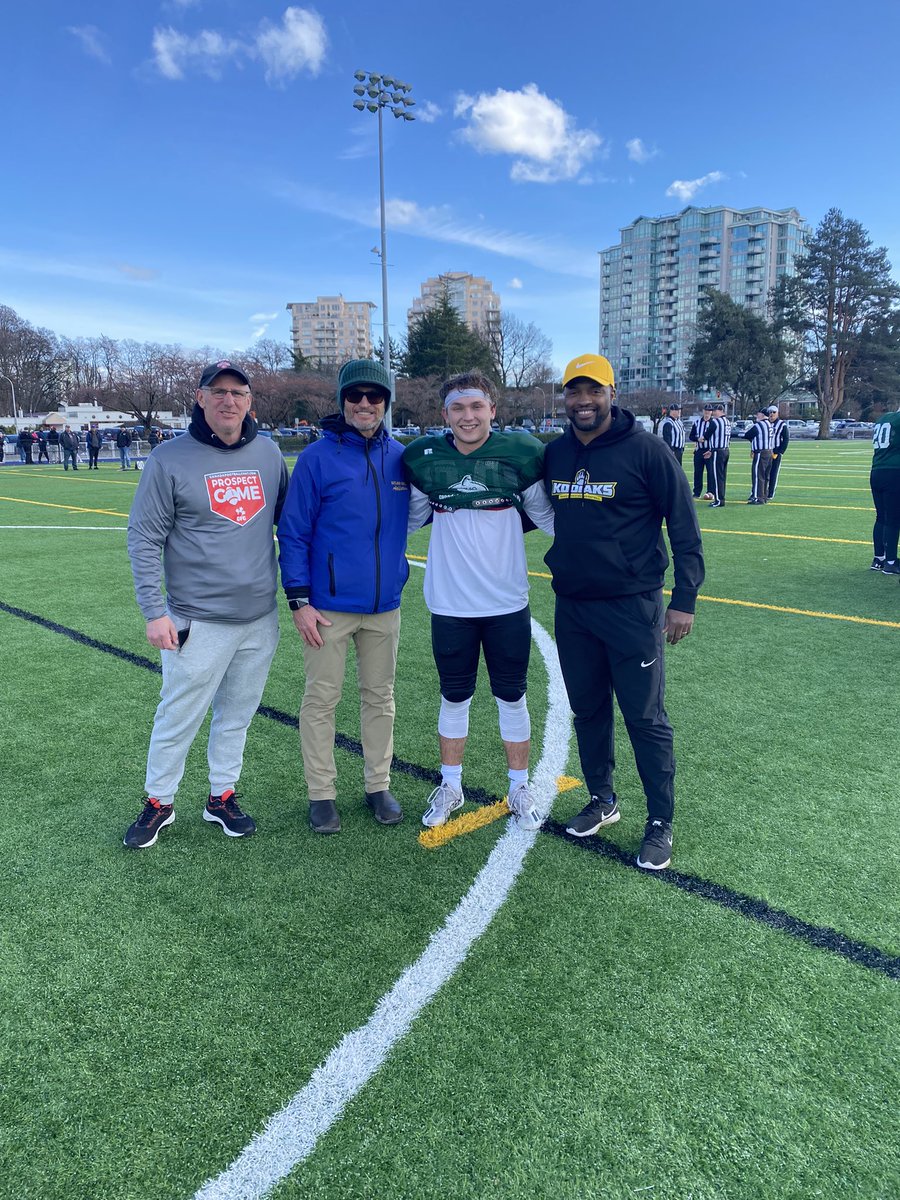 chatfootball's tweet photo. That’s it for #teamgreen. Player of the team #CFC100 @NikShewchuk. Thanks to all the coaches who came out 😃👍🏼 #FPCBC https://t.co/S78Muk3YSM