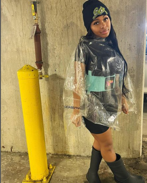 BlessingWayda's tweet photo. Rainy days but make it fashion ☔️ https://t.co/3QeQGC6vCg