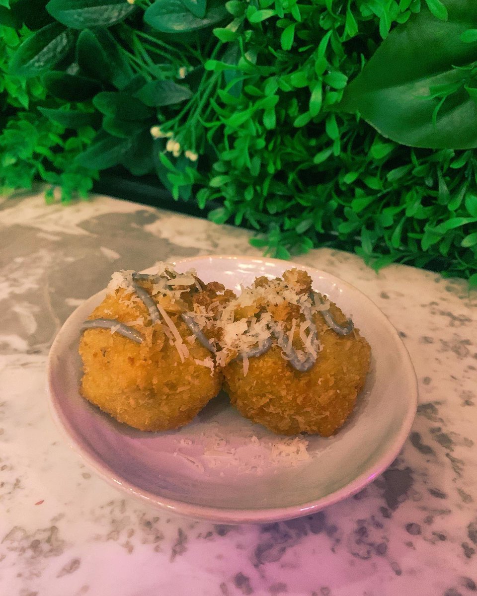 coolasleicester's tweet photo. [ad-invite] Launching on Thursday - beautiful new small plates menu at Audrey

Switching things up, Audrey’s new menu has been designed by John Duffin, the Michelin starred chef behind @JohnsHouseRest. He was even in the kitchen this evening overseeing things. 1/3 https://t.co/7Zo3d9TmBO