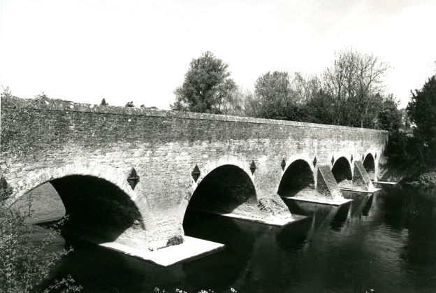 Nobody recognized this week's #BridgeQuiz. It is the Grade II listed Oakley Bridge, Bedfordshire. Watch out for another bridge on Friday at 2-30.