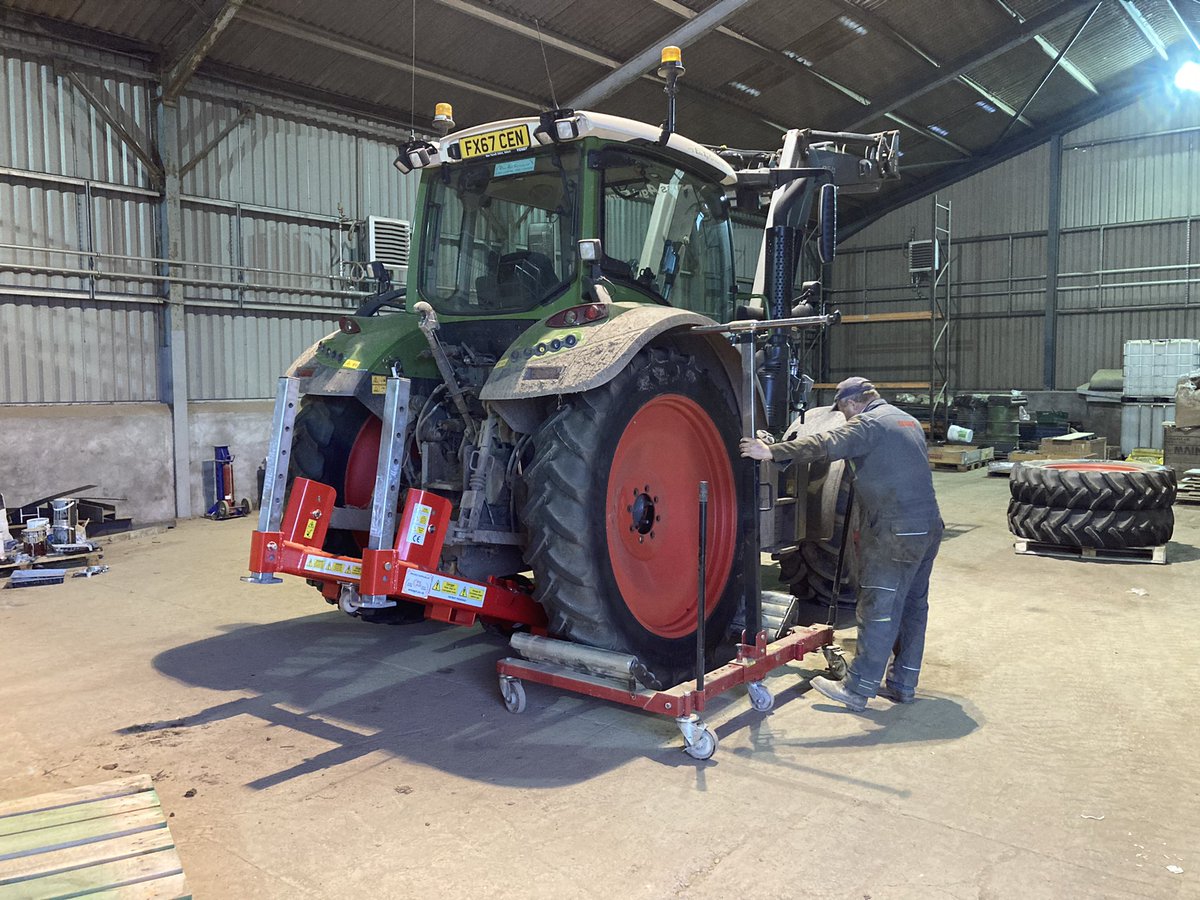 southeskmanager's tweet photo. Trying out our new #trakjak to improve operator safety when changing wheels numerous times a year. Our mechanic Allan tells me it’s the best thing we’ve ever bought. No blocks of wood in sight!! Thanks to @wm_agri for supplying. https://t.co/YesYLUd5jo
