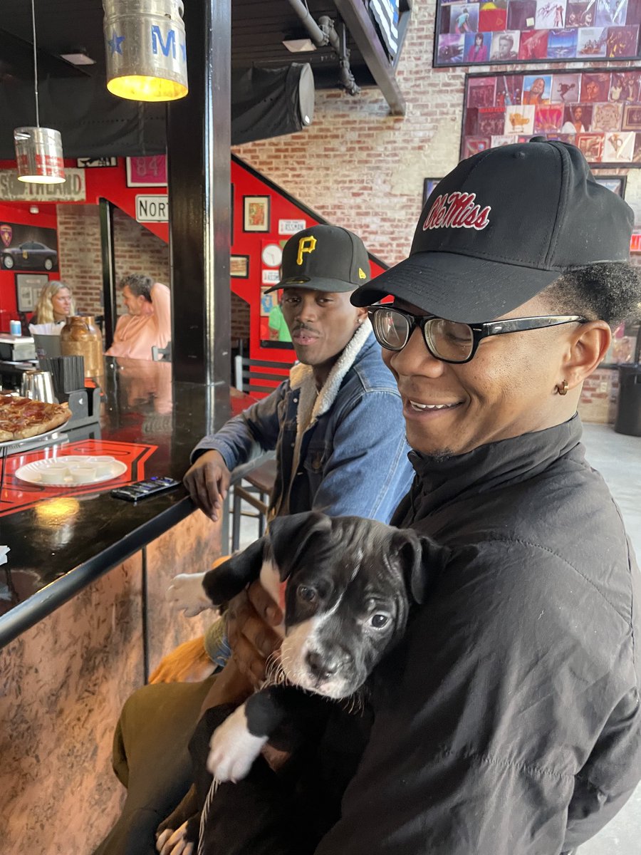 mikefitz71's tweet photo. 😎
🐶
🍕
D-O-G-S
⁦@Funkys⁩ 
⁦@MissKYUS2011⁩ 🌿
@chriswalton7
@joshthatblackid https://t.co/PsfqE7f8vn