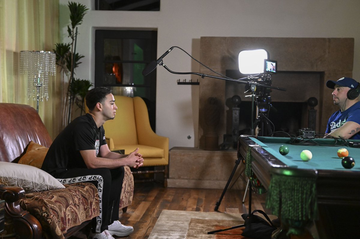 Under the Hand Wraps tweet media