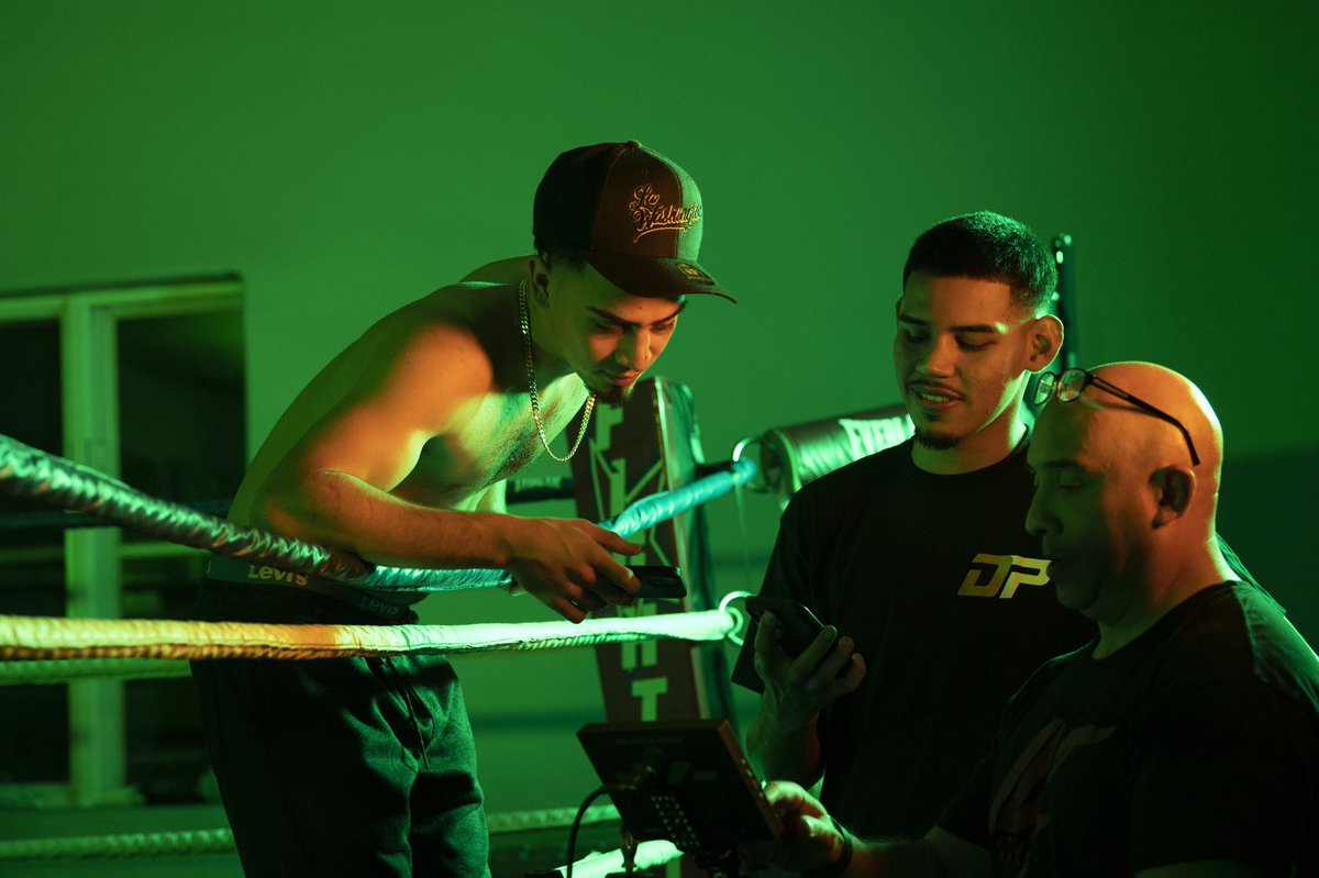 Under the Hand Wraps tweet media