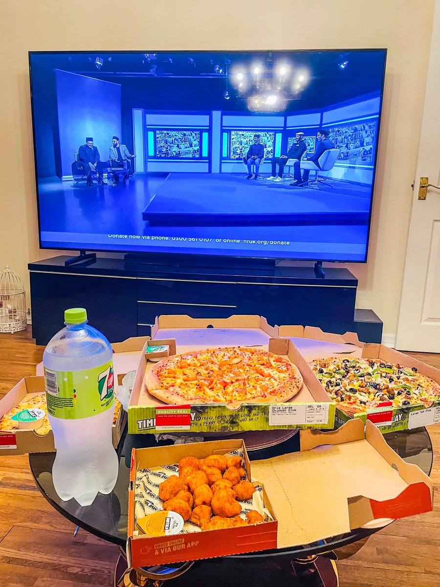 Mansoor_AHM3D's tweet photo. Thank you @HumanityFirstUK enjoying our dinner and live program #HFVirtualDinner https://t.co/lHK49HkoFx
