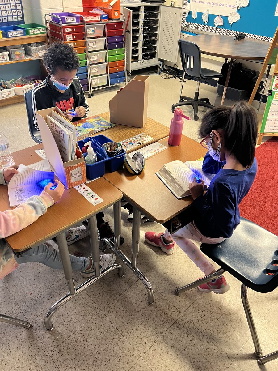 Flashlight Friday to conclude our Read-A-Thon! Great job readers 📚 #fhhighlights